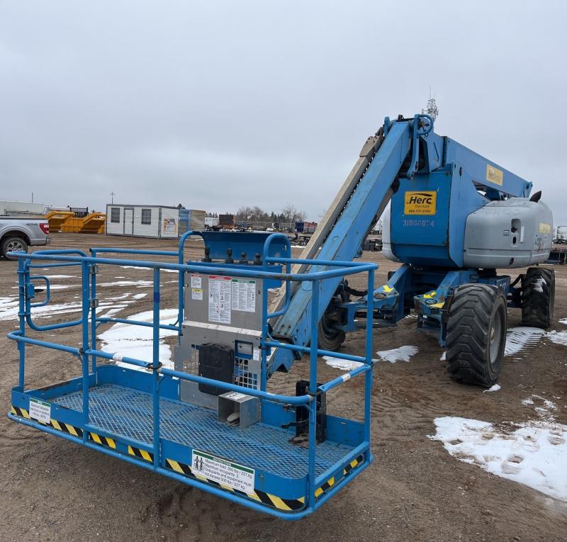 Xe nâng người 2012 Genie Z-135 4WD Diesel Articulating Boom Lift